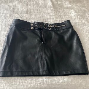 I.AM.GIA black leather mini skirt 🖤
